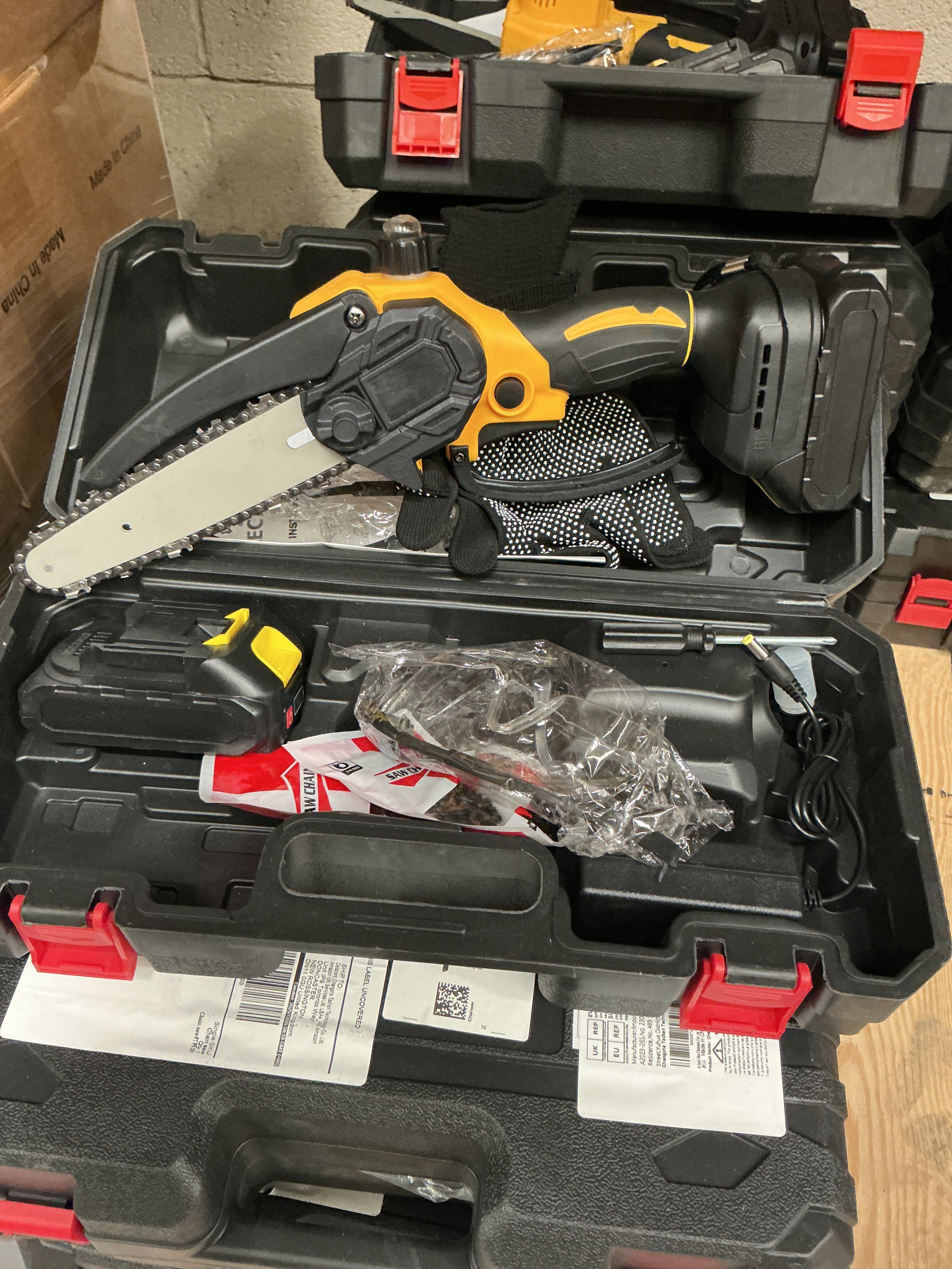 Chainsaw with two battery