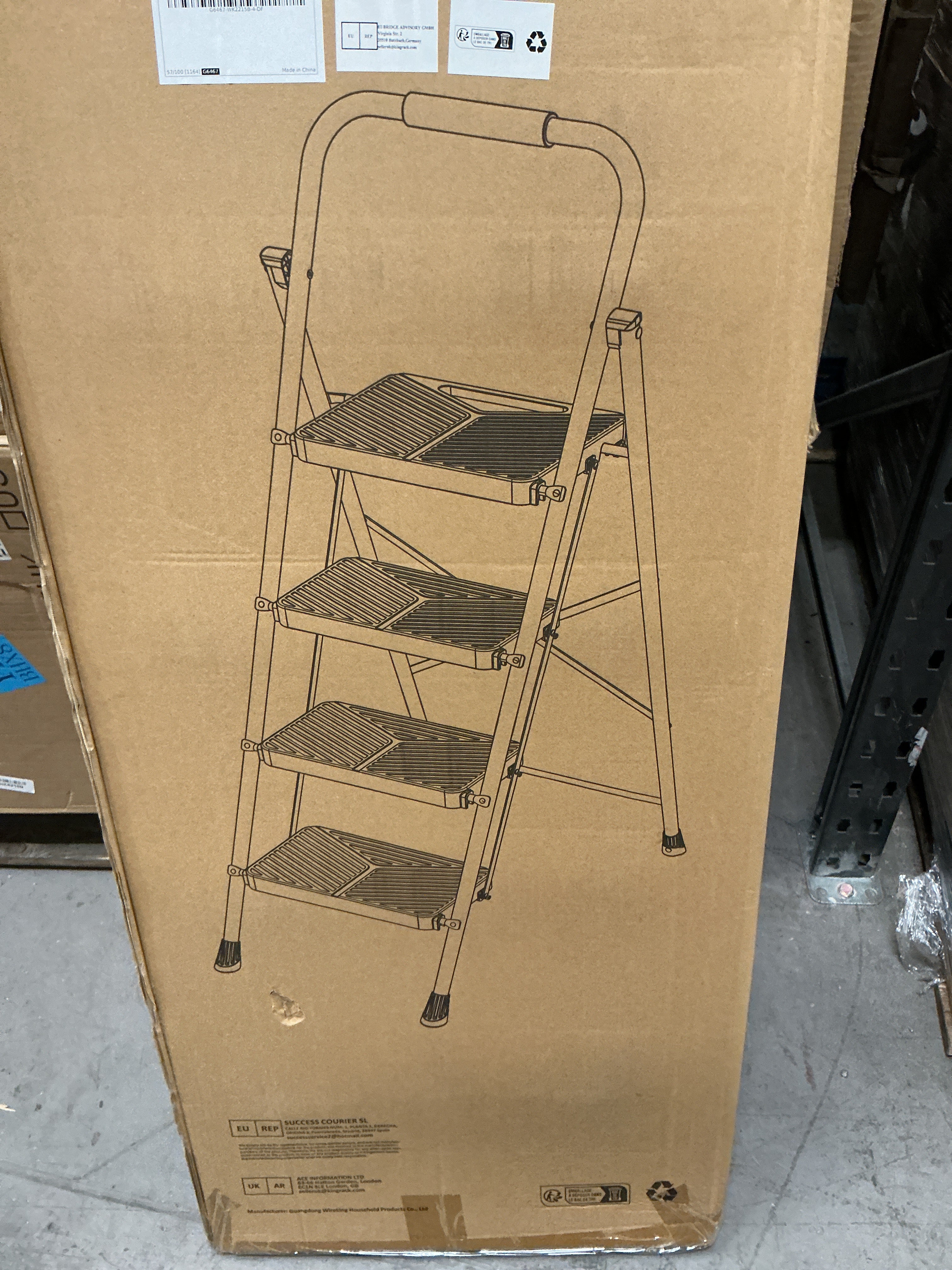 Four step ladder ￼